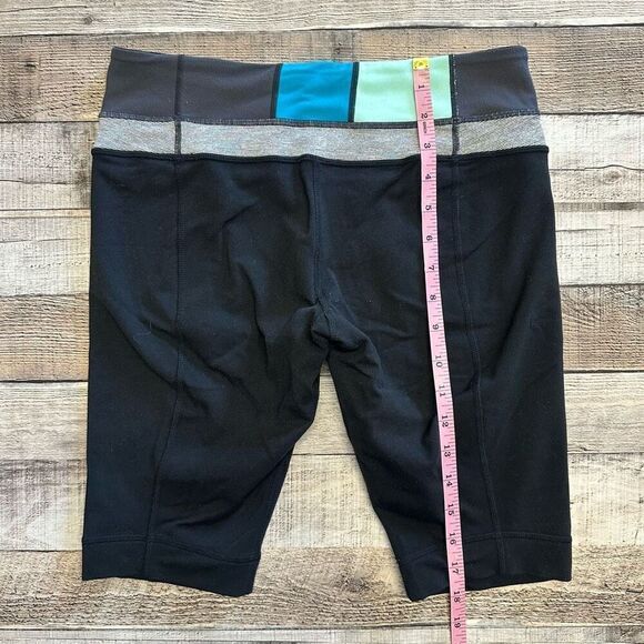 Size 6 Lululemon Groove Crop Reversible Black Blue Workout Yoga Biker Shorts - Picture 6 of 9